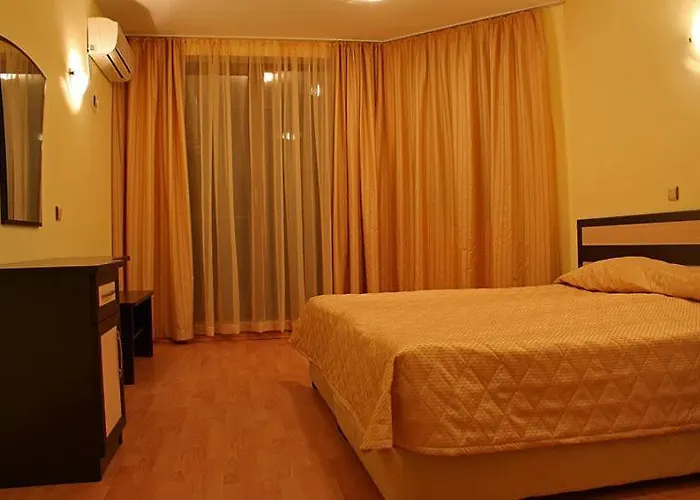 Hotel South - New Management And Free Access Carevo